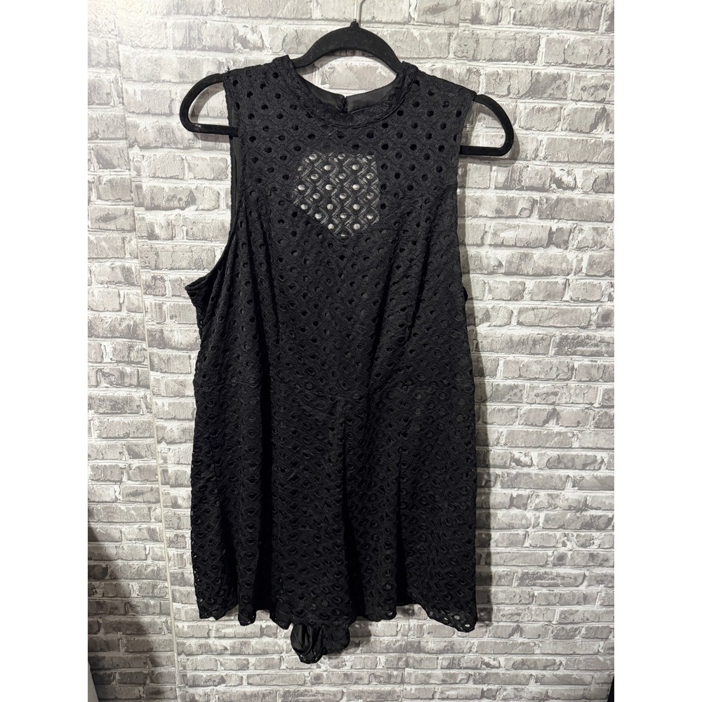 Torrid Black Eyelet Lace Sleeveless Cutout Back Romper 10959127 Size 1